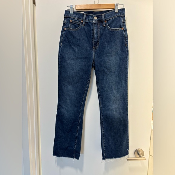 GAP Kickfit high-rise cropped jeans with raw hem - Picture 1 of 3